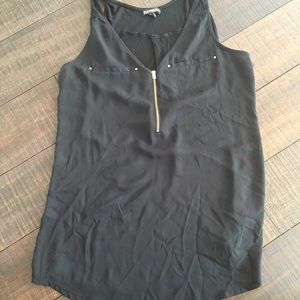 Tank top shirt.