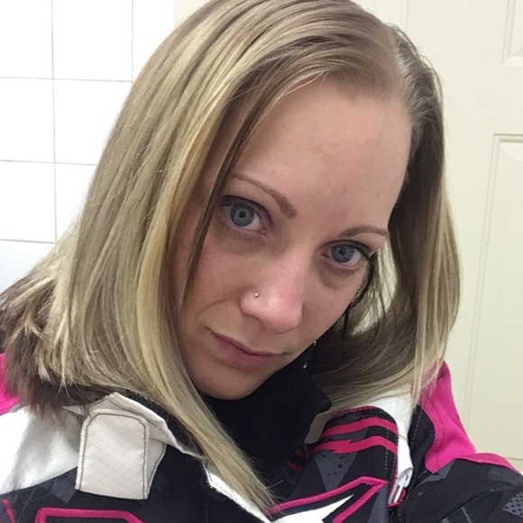 Meet your Posher, Mandee - Picture 2 of 4