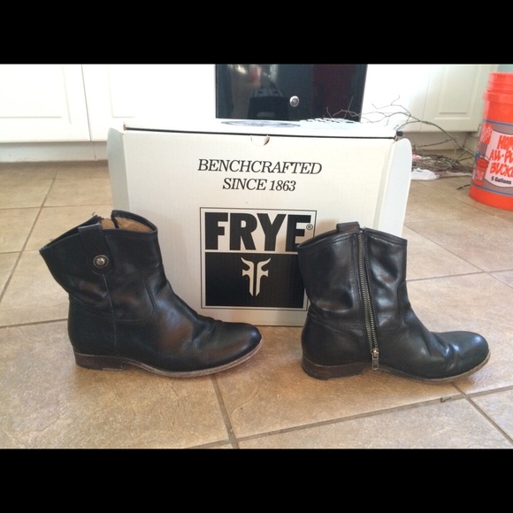 Frey Melissa Button Short Boot - Picture 3 of 4
