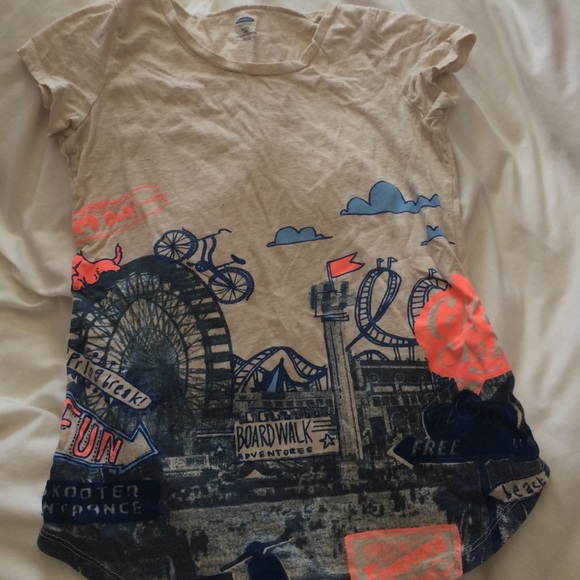 Old Navy graphic tee