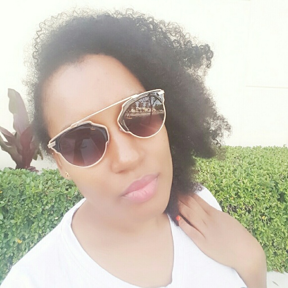 Lila Round Sunglasses - Picture 3 of 3