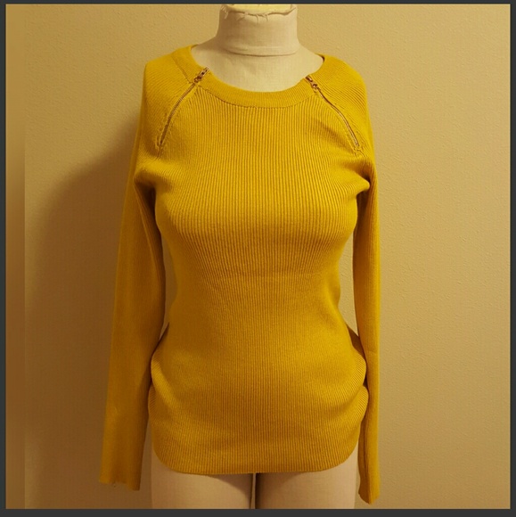 Carmen Marc Valvo Top