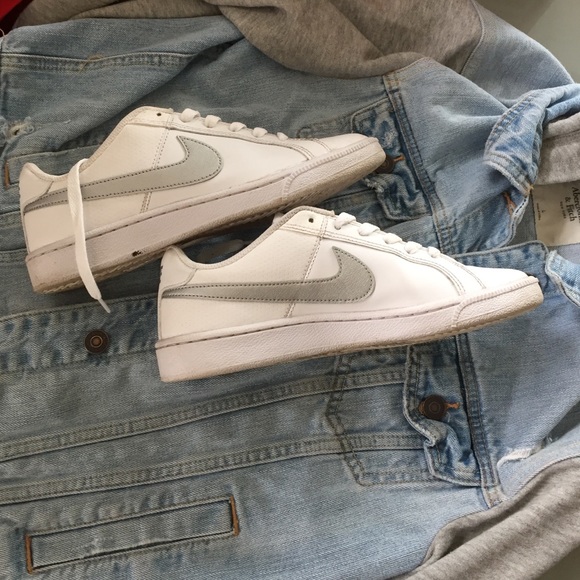 Nike Court Royale