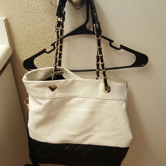 **SOLD** Black & White Tote