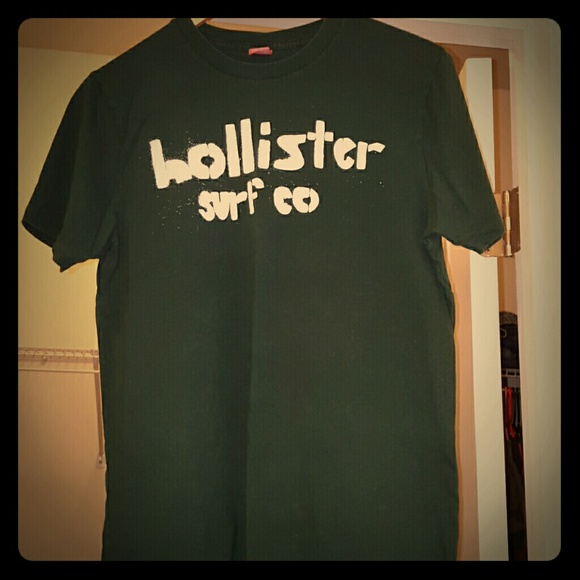 Hollister tee