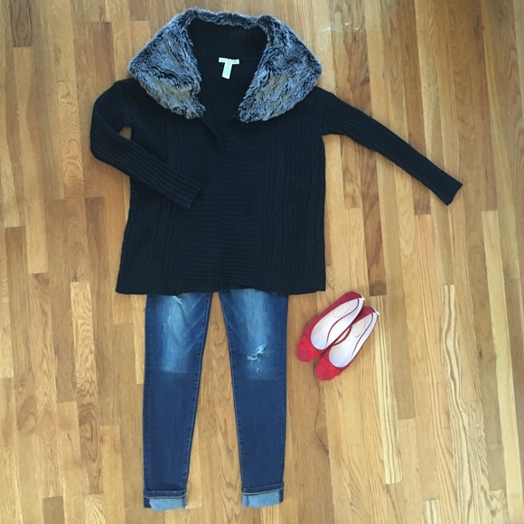 Fur collar black sweater