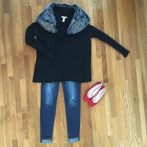 Fur collar black sweater