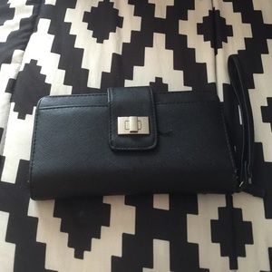 Wristlet wallet