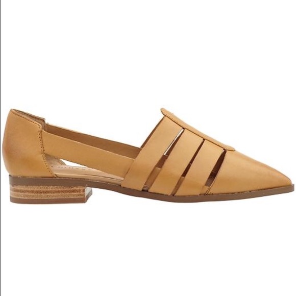 Brand new tan Spring flats!