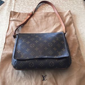 Authenticate LV shoulder bag.