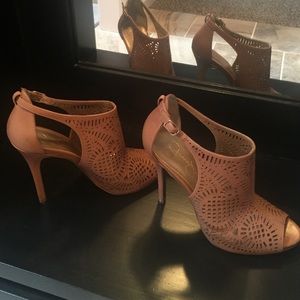 Jessica Simpson Arabel Leather heels