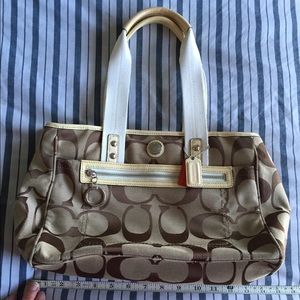 *SOLD* Authentic coach daisy signature khaki