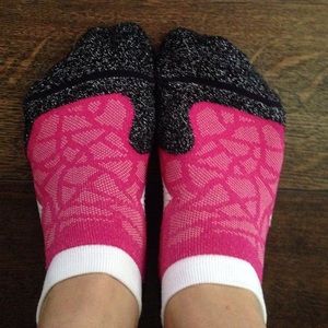 Lululemon Speed Socks💛