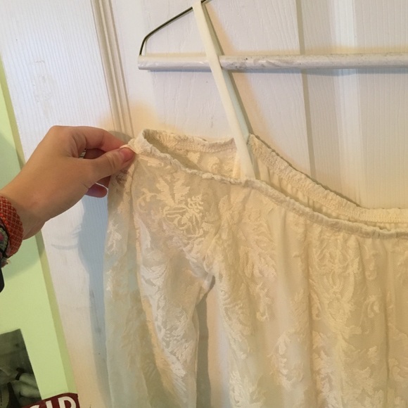 Off the shoulder lace dress - Picture 2 of 3