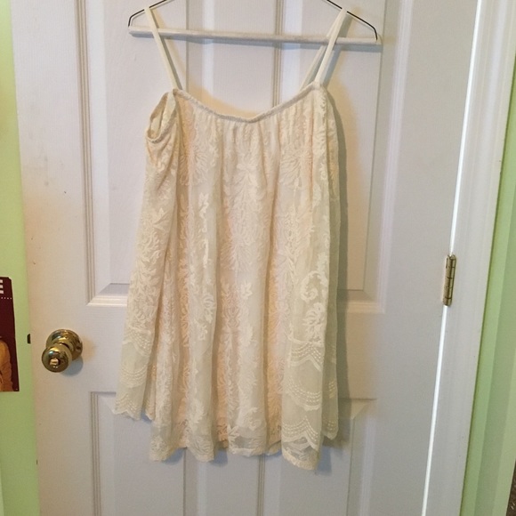 Off the shoulder lace dress - Picture 3 of 3