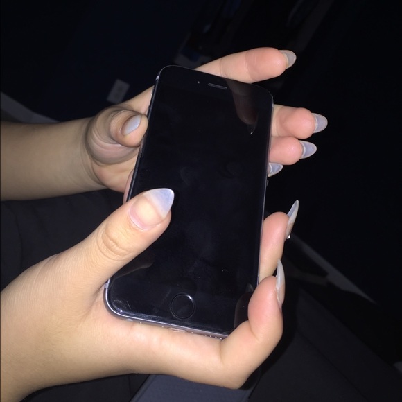 iPhone 6s - Picture 2 of 3