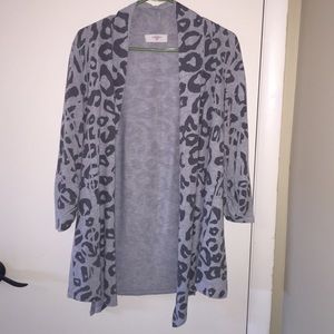 💕❤️ like new 3/4 sleeve cardigan - grey leopard💕