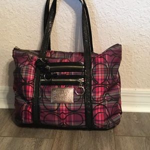 New with out tags Poppy Coach shoulder bag.