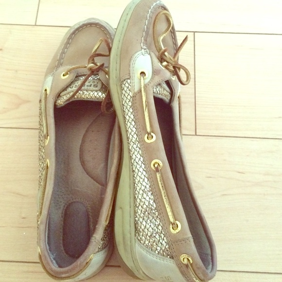 Gold and tan sperrys!