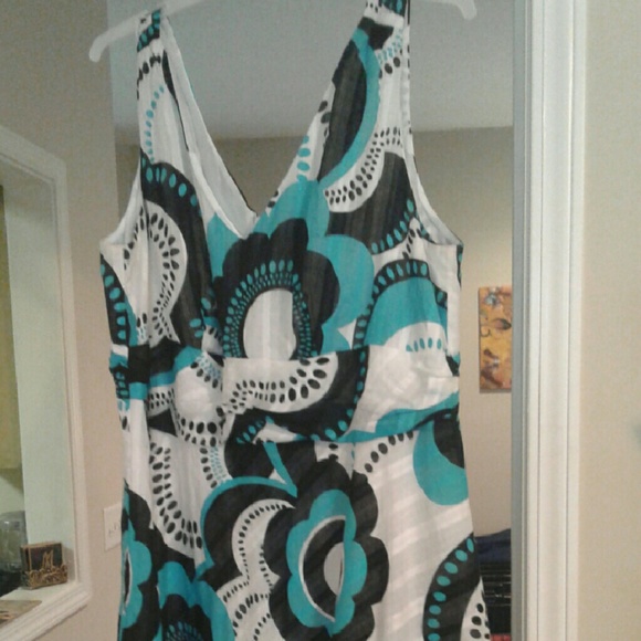 Sleeveless dress with empire waist