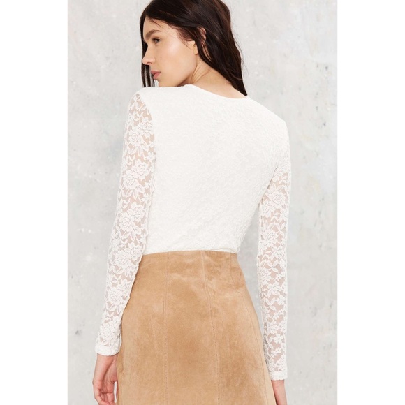 ❗️ SALE❗️White Lace Up Long Sleeve Lace Bodysuit - Picture 3 of 4