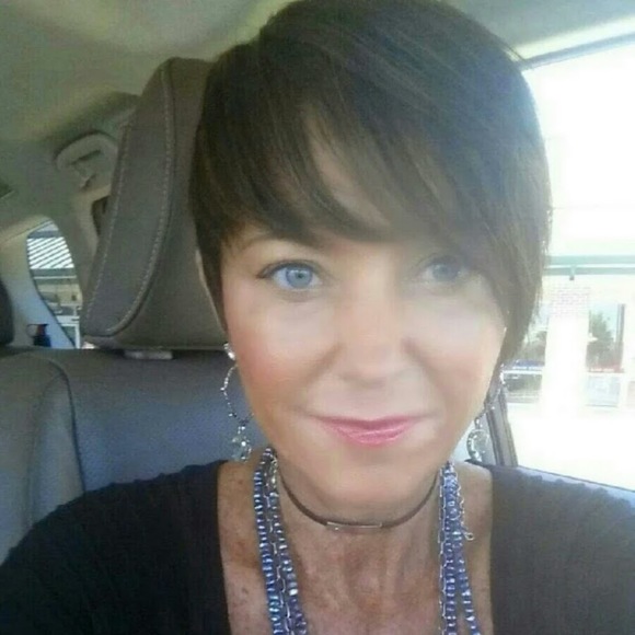 Meet your Posher, Lorrie