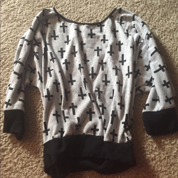 Cross printed 3/4 sleeve