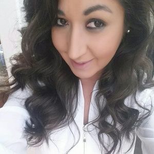 Meet your Posher, Nicole