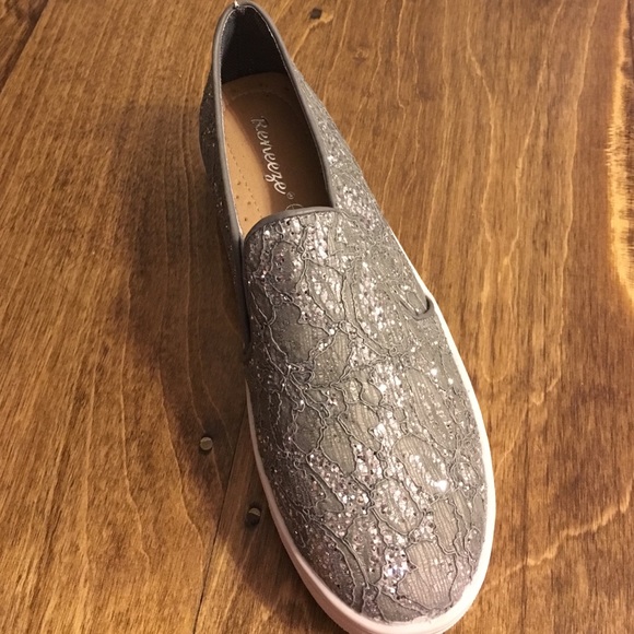 Sparkly shoes with silver design