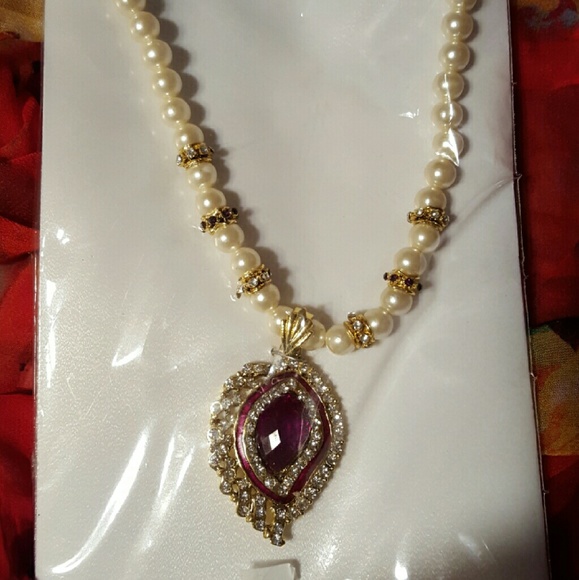 Necklace and earring set