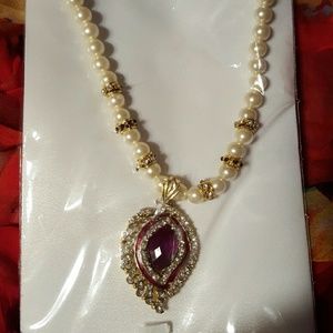 Necklace and earring set