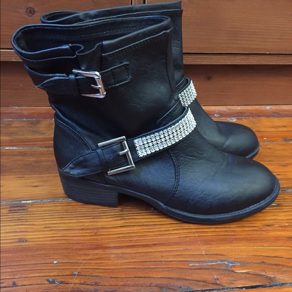 Black dress boots