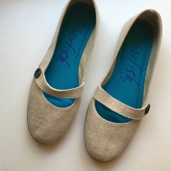 🎉 SALE 🎉 NWOT Canvas button detail flats