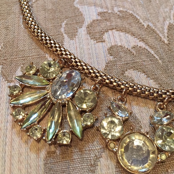 Light Green Rhinestone Necklace - Picture 2 of 4