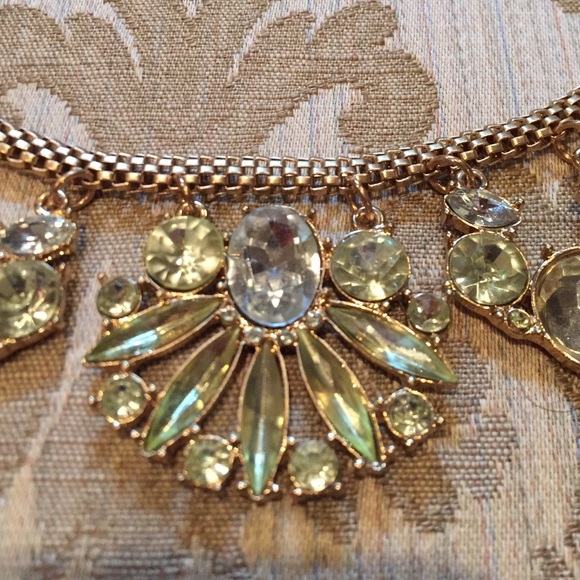 Light Green Rhinestone Necklace - Picture 3 of 4