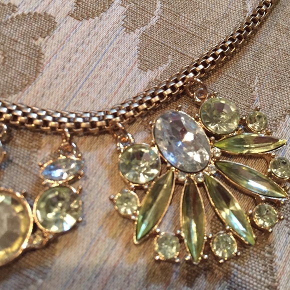 Light Green Rhinestone Necklace - Picture 4 of 4