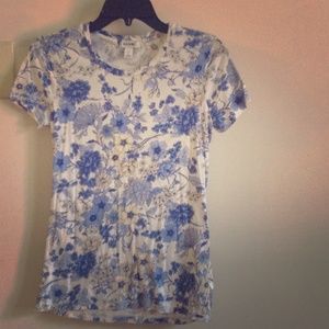 Super cute flowered short sleeve shirt
