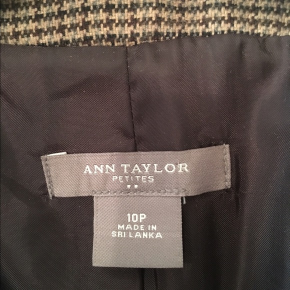 Three Button Ann Taylor Tweed Blazer 10P 10 Petite - Picture 3 of 4