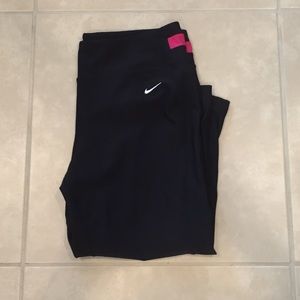 🐰NWOT Nike Dri-Fit Crops