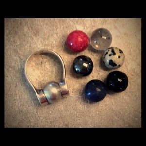 Ring with interchangeable stone