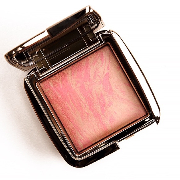 Hourglass Luminous Flush Ambient Lighting Blush