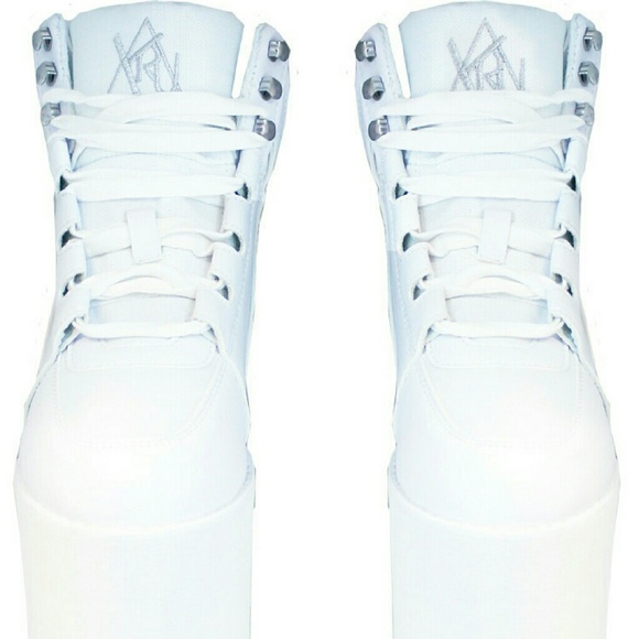 💕CLOSING MARCH 21ST💕 YRU pump sneakers NWOT