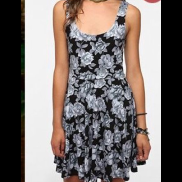 ✨Urban outfitters✨ stretchy print dress