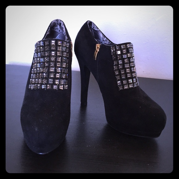 black jeweled 4.5 ankle booties size 6.5