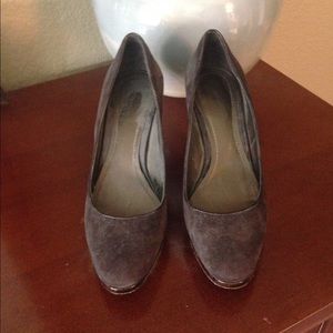 Ann Taylor Brown Suede Pumps