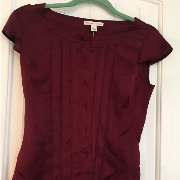 Maroon silk Banana Republic shirt w/tie back NWT
