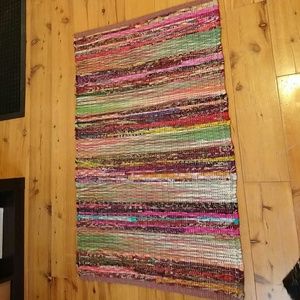 Woven rug in perfect condition!