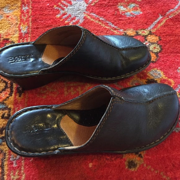 Born shoes, don't know why they say 9, 40.5 I am 8