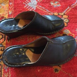 Born shoes, don't know why they say 9, 40.5 I am 8