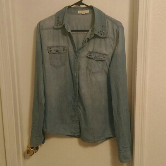 Light blue jeans long sleeve button up top